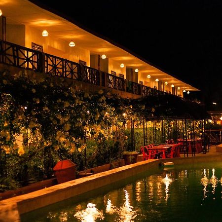 Bamboo Garden Hotel เซเรคุงดา ภายนอก รูปภาพ