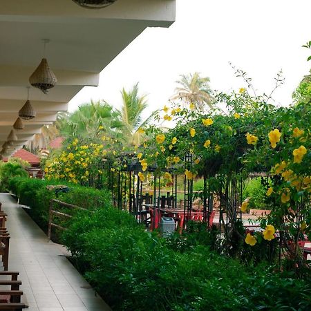 Bamboo Garden Hotel เซเรคุงดา ภายนอก รูปภาพ