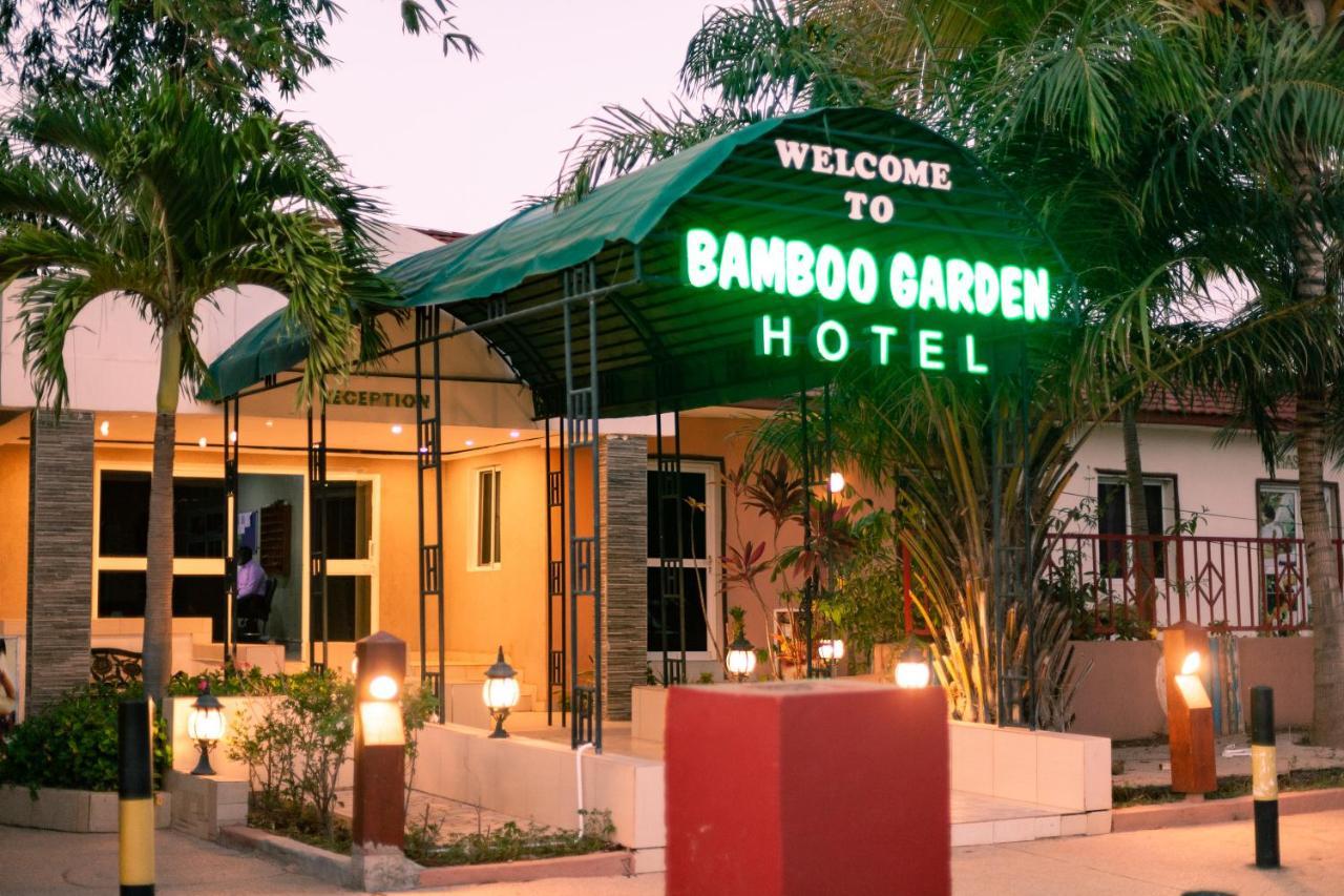 Bamboo Garden Hotel เซเรคุงดา ภายนอก รูปภาพ