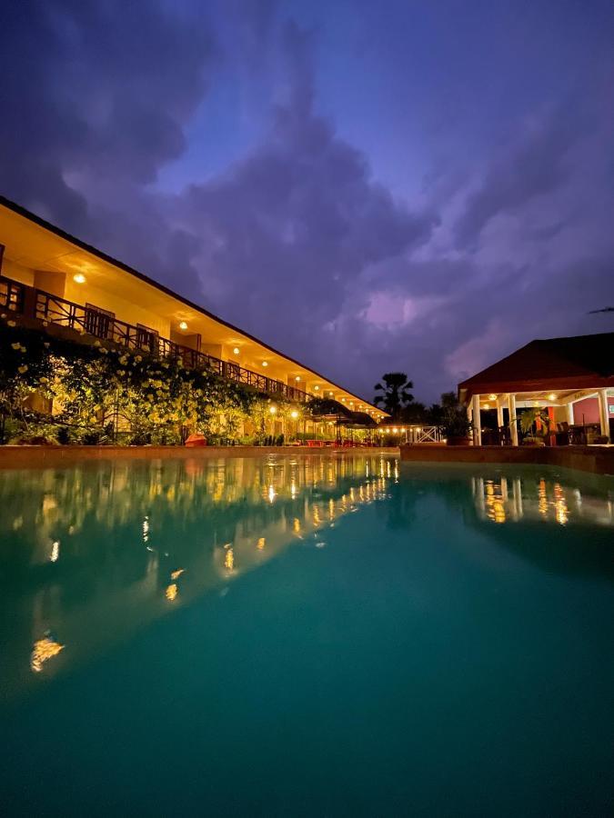 Bamboo Garden Hotel เซเรคุงดา ภายนอก รูปภาพ