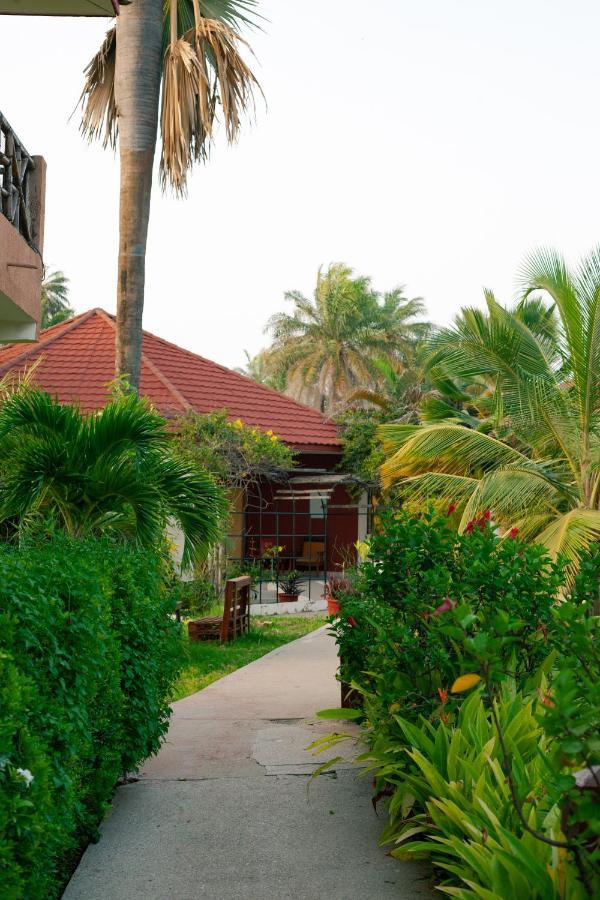 Bamboo Garden Hotel เซเรคุงดา ภายนอก รูปภาพ