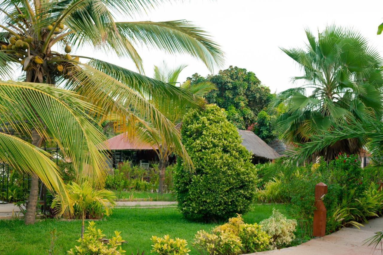 Bamboo Garden Hotel เซเรคุงดา ภายนอก รูปภาพ