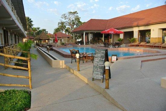 Bamboo Garden Hotel เซเรคุงดา ภายนอก รูปภาพ
