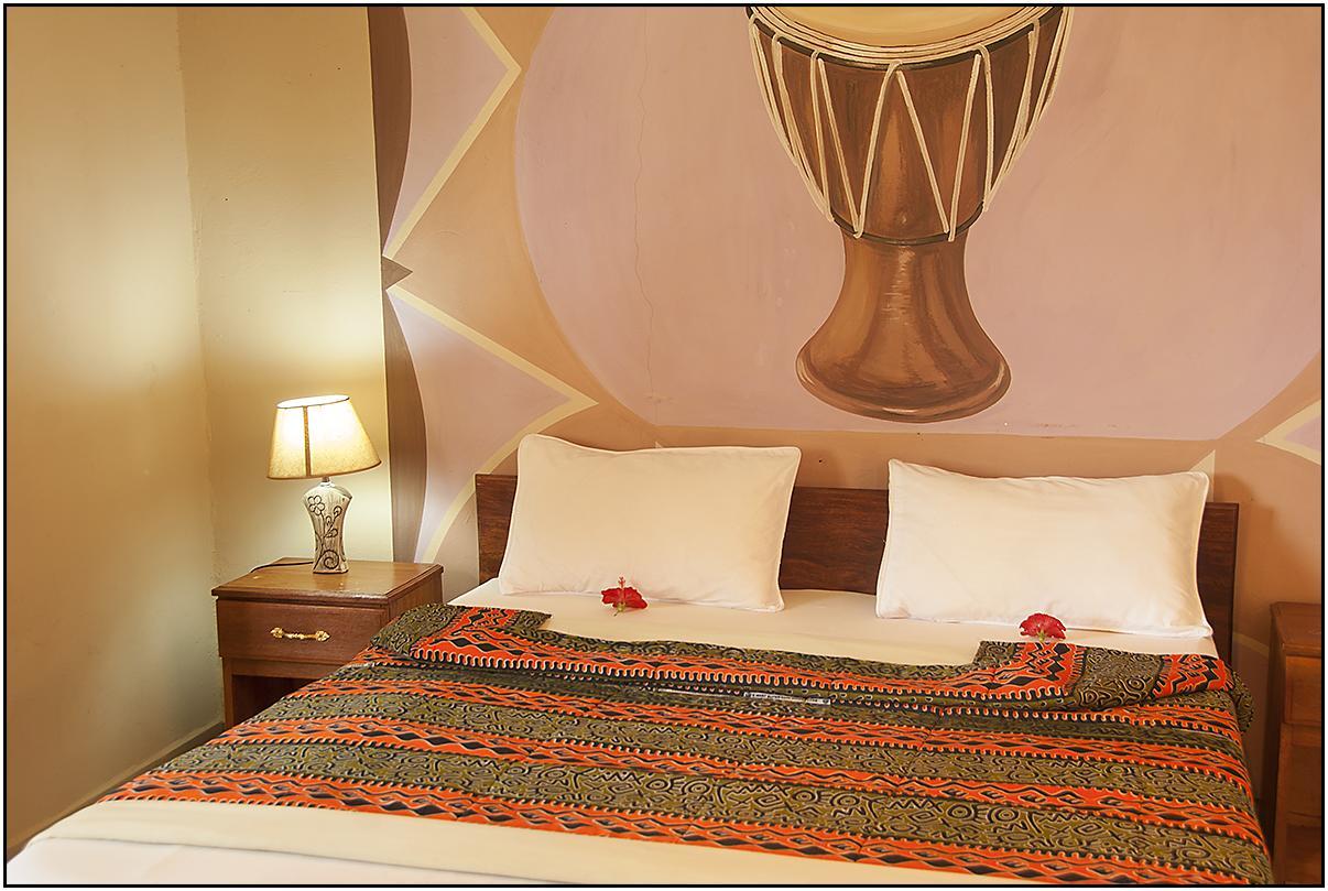 Bamboo Garden Hotel เซเรคุงดา ภายนอก รูปภาพ