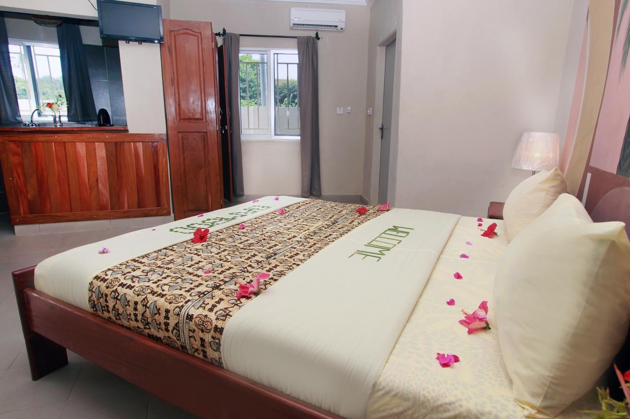 Bamboo Garden Hotel เซเรคุงดา ภายนอก รูปภาพ